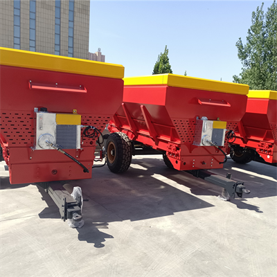 خود سے چلنے والا کھاد پھیلانے والا